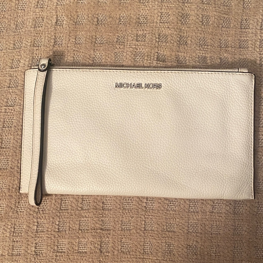 MICHAEL KORS Ivory Pebbled Leather Wristlet Clutch